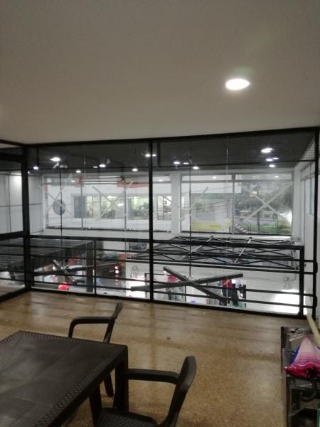 Vidrio, espejos y divisiones de baño en Pereira - Vidrios y Aluminios Chica